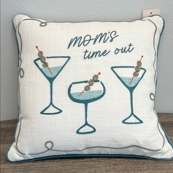 Rachel Zoe | Sassy Pillow Talk 🍸 “Mom’s Time Out” - Picture 3 of 9